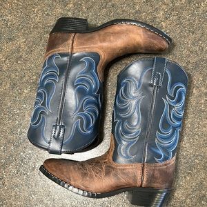 Boys leather cowboy boots size 6